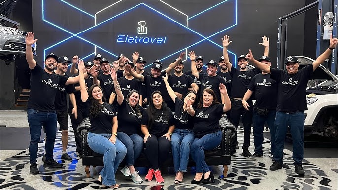 Equipe especializada da oficina mecânica Eletrovel em Florianópolis - Profissionais treinados e certificados